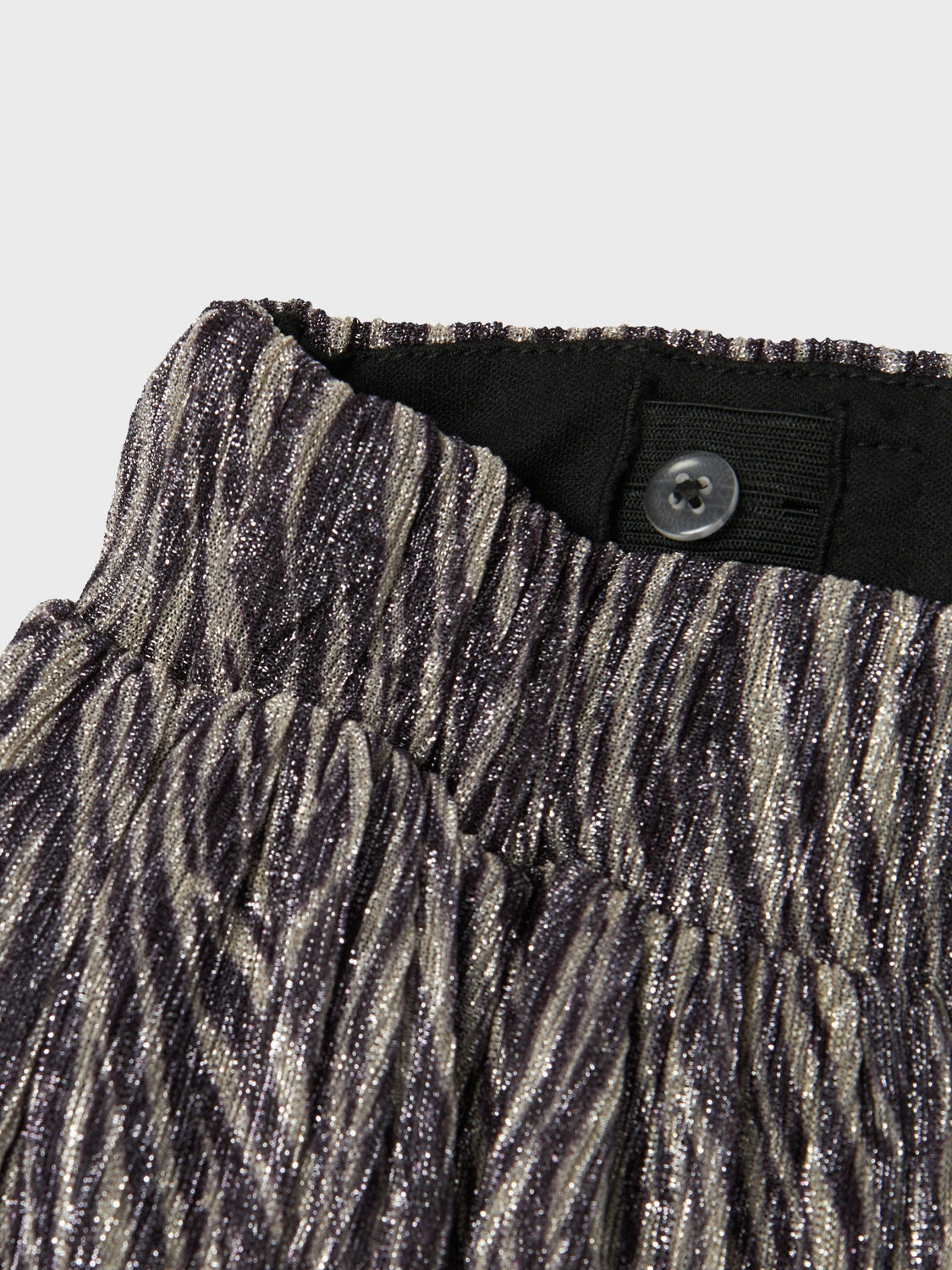 Name it Nederdel Risari