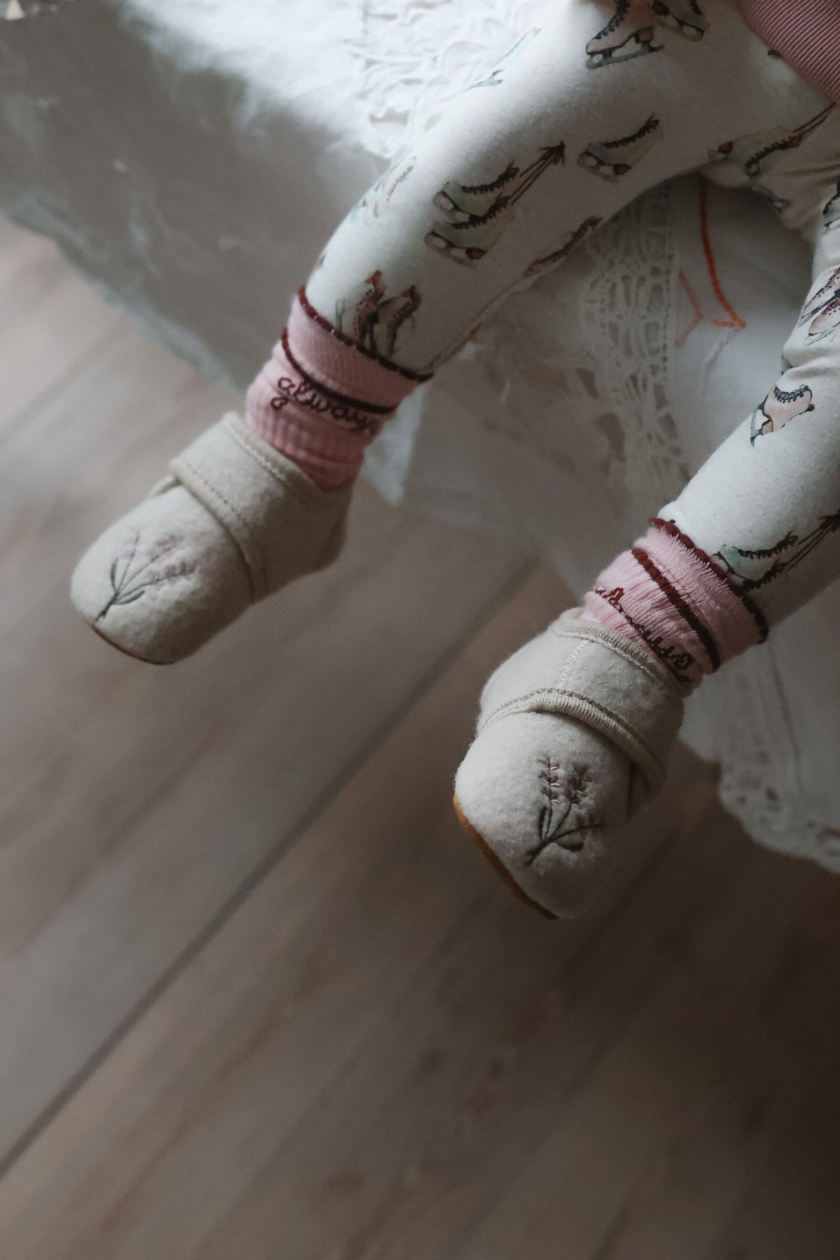 Pom Pom Slippers Beginners